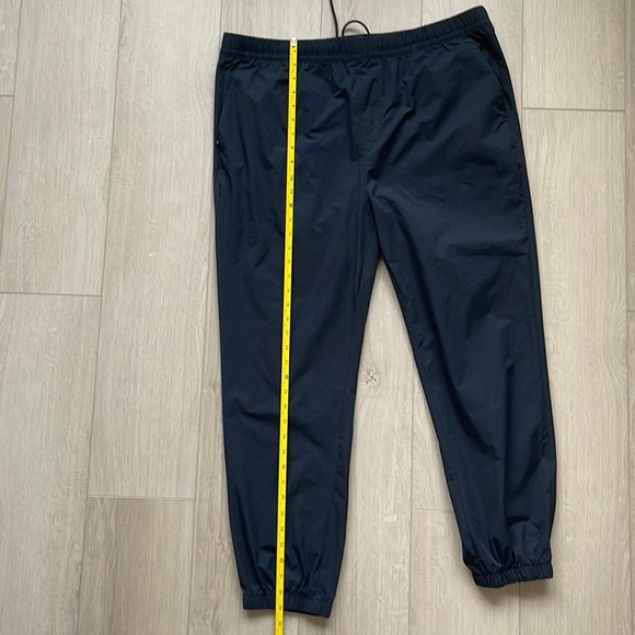 Banana Republic Men’s navy blue parachute pants. Pre-owned. Like new. Size XL - Picture 10 of 13